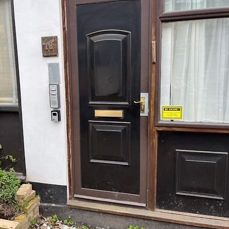 Studio Flat In The Heart Of Golders Green Лондон Екстер'єр фото