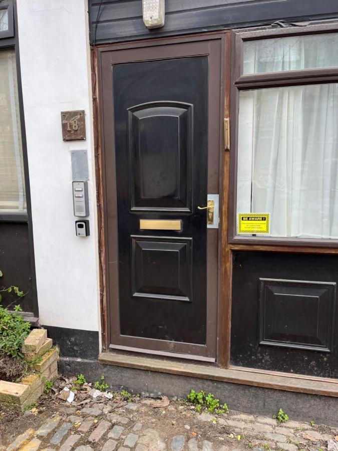 Studio Flat In The Heart Of Golders Green Лондон Екстер'єр фото